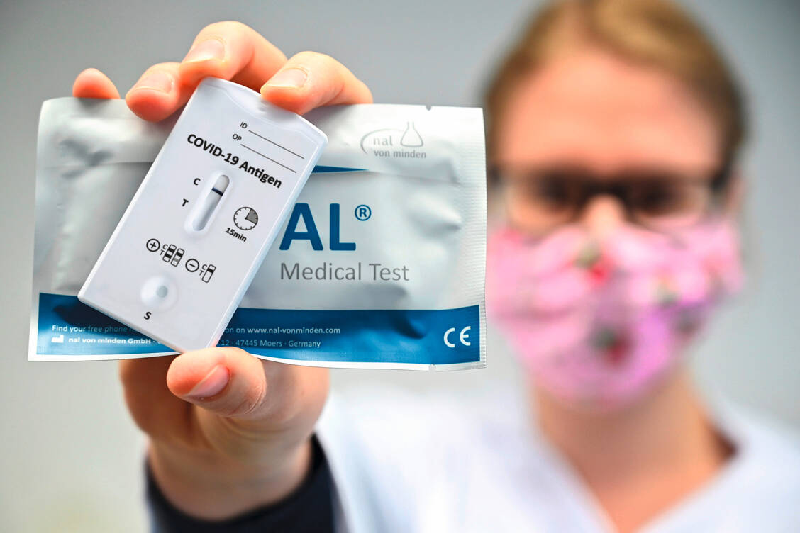 Der Antigentest von nal von minden hat eine Sensitivität von 97,6 Prozent und eine Spezifizität von 99,9 Prozent. / Foto: nal von minden