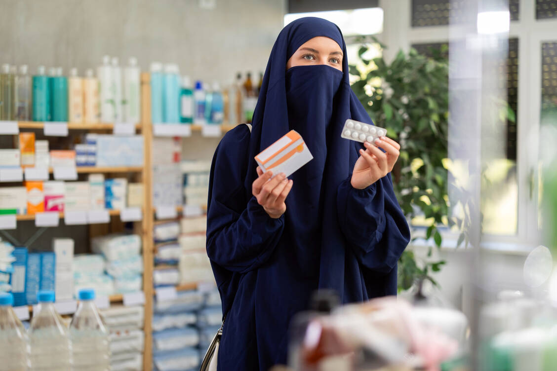 In der Beratung sind auch kulturelle und religiöse Besonderheiten zu beachten. Mitunter möchten Frauen lieber von Frauen beraten werden. / © Shutterstock/BearFotos