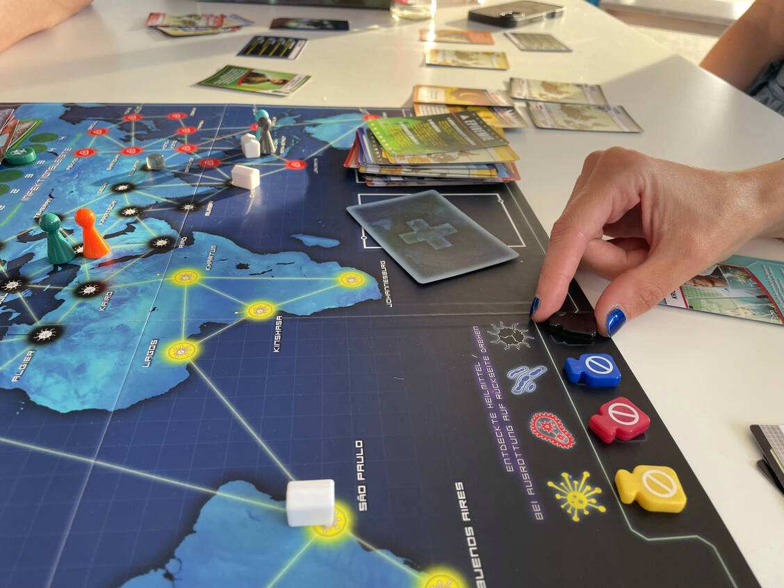 Spielend schlauer: Forschende untersuchen, wie Brettspiele wissenschaftliche Neugier fördern und neue Zielgruppen erreichen. / © Universität Bonn/Philipp Schrögel