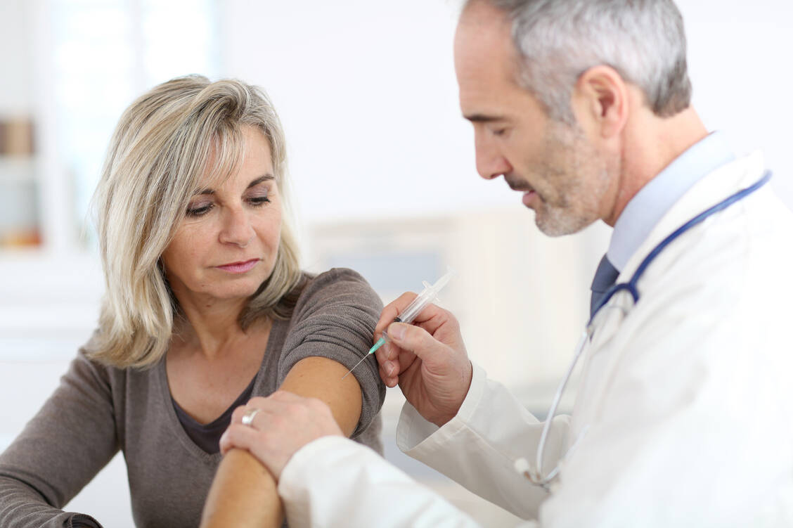 Ob Apotheken künftig noch bereit sind, zu den neuen Preisen Grippeimpfstoffe an Arztpraxen zu liefern, ist aus der Sicht des Apothekerverbands Westfalen-Lippe fraglich.  / Foto: Fotolia/goodluz