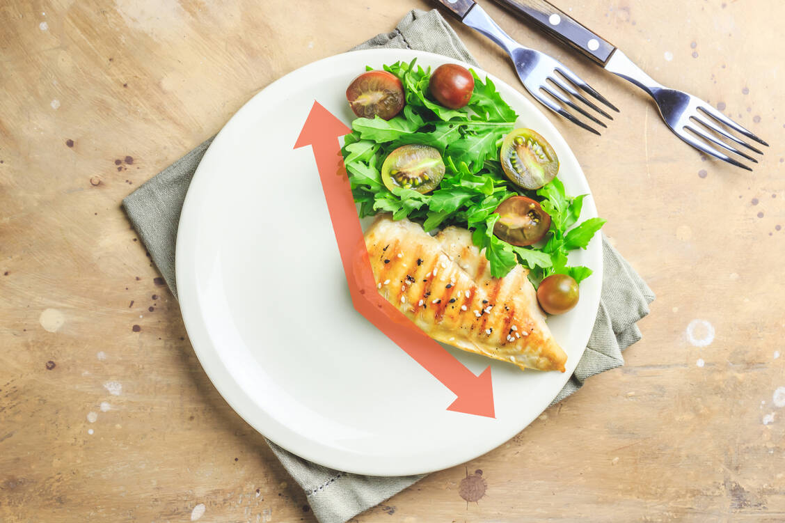 Hungern regt die Autophagie an. Da diese bei einer Reihe von Erkrankungen eine Rolle spielt, könnte Intervallfasten mit seinen regelmäßigen Zeiten der Nahrungskarenz positive Effekte haben.   / Foto: Adobe Stock/juliamikhaylova
