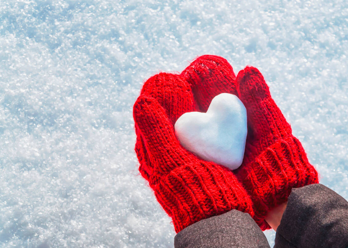 Warm eingepackt, am besten mit Schal vor Mund und Nase, ist Bewegung an der frischen Luft auch bei Minusgraden kein Problem für Herzpatienten. / Foto: Adobe Stock/augusta16