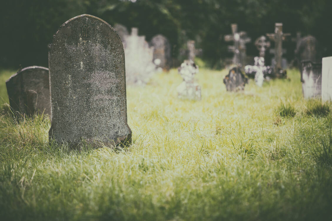 Hat die Tochter die Identität ihrer verstorbenen Mutter angenommen, um die Erbschaftssteuer zu umgehen? / Foto: Adobe Stock/Stuart Monk
