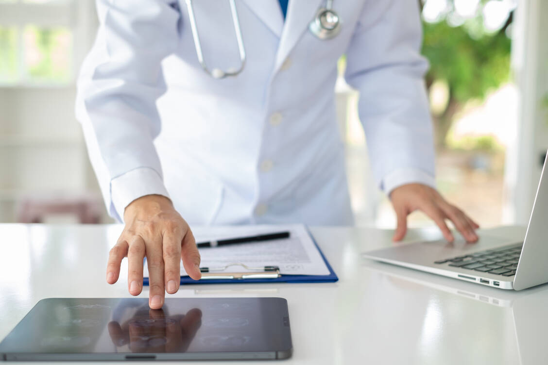 Finanzierung TI-Infrastruktur: Ärzte und Krankenkassen sind auf keinen Nenner gekommen. Jetzt entscheidet das BMG. / Foto: Adobe Stock/utah51