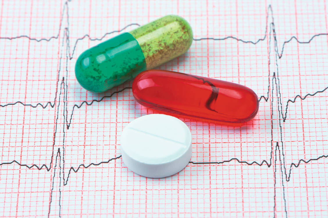QTc-Intervall verlängernde Wirkstoffe stellen eine große Gefahr für Covid-19-Patienten dar / Foto: Shutterstock/BorisShevchuk