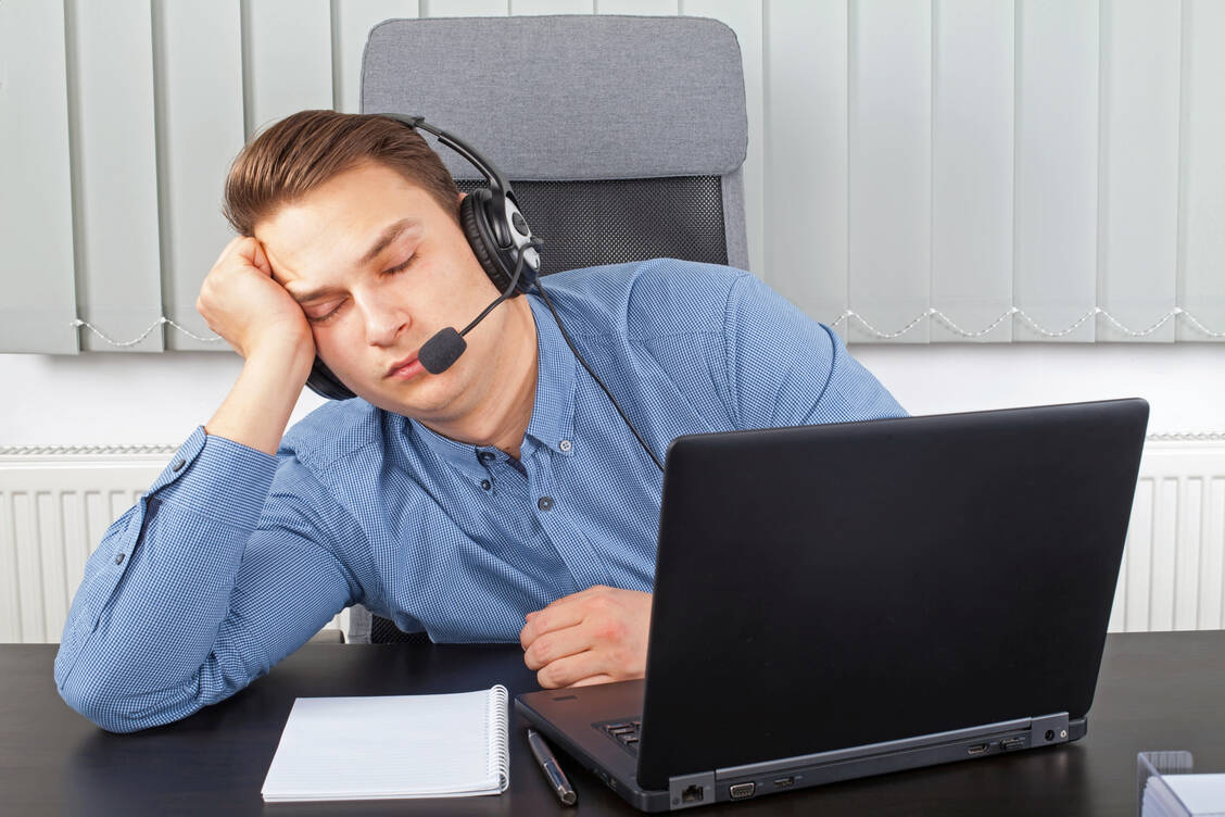 Mach mal Pause: Permanenter Face-to-Face-Austausch am Bildschirm  erzeugt Stress und erschwert die Konzentration. / Foto: Adobe Stock/Ocskay Mark