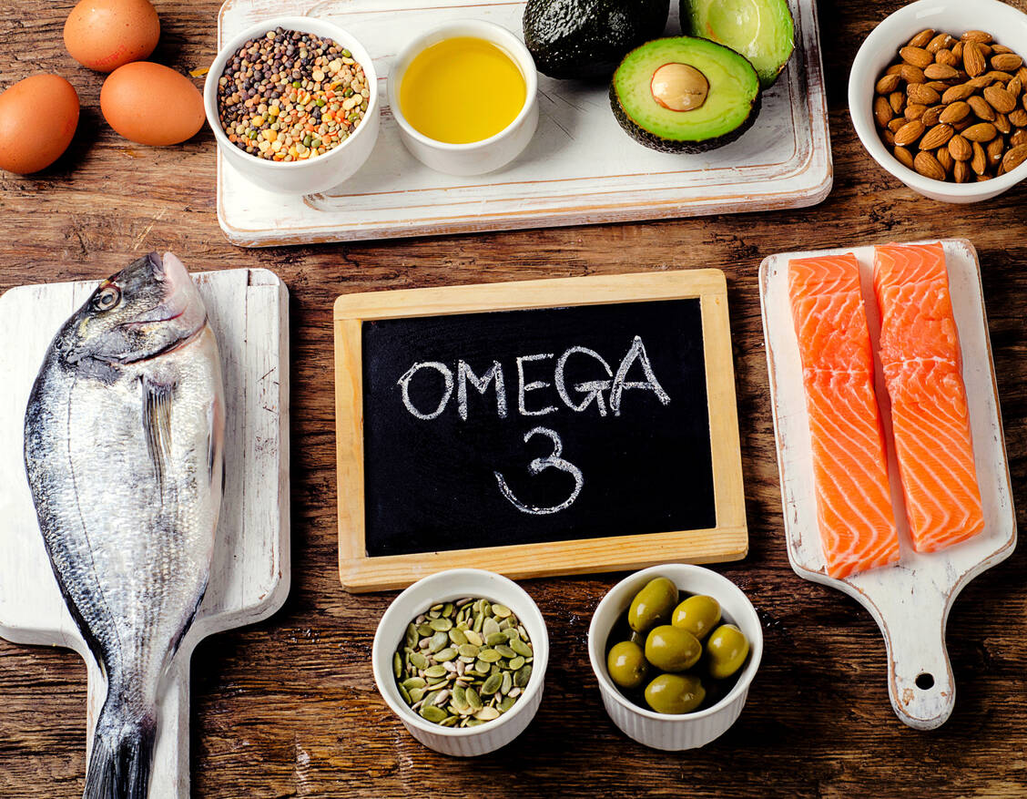 Omega-3-Fettsäuren sind in verschiedenen Lebensmitteln enthalten.  / Foto: Adobe Stock/bit24