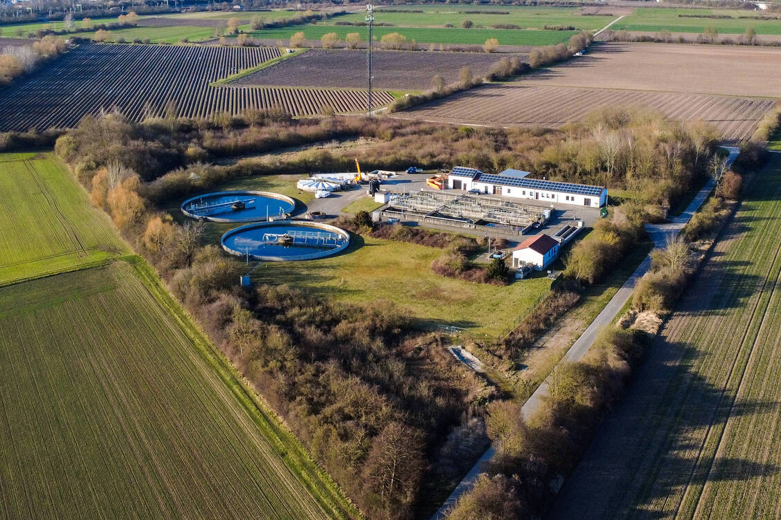 Die betroffenen Pharmaunternehmen wollen klären lassen, ob die erweiterte Herstellerverantwortung auf Humanarzneimittel in dieser Form überhaupt anwendbar ist. / © Imago Images/Marc Schüler