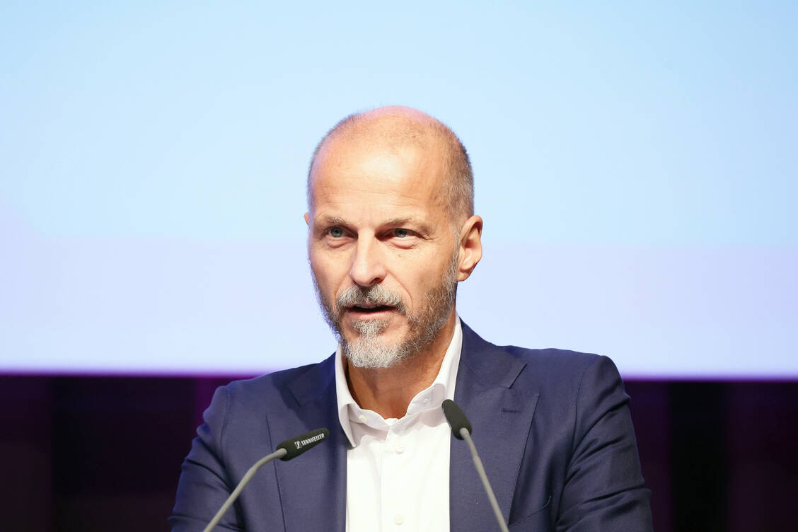 BPI-Hauptgeschäftsführer Kai Joachimsen fordert gemeinsam mit dem BPI-Vorsitzenden Oliver Kirst, die Ergebnisse des Pharmadialogs im Herbst zur Stärkung des Pharmastandorts Deutschland zu nutzen. / © PZ/Alois Mueller