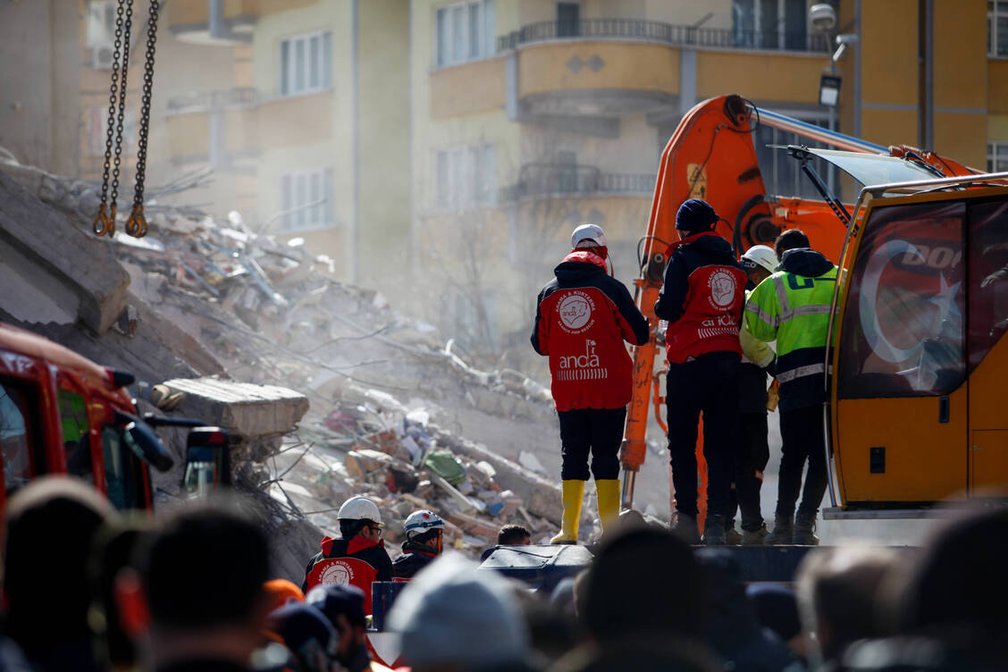 Immer noch suchen die Rettungstrupps nach Überlebenden der schweren Erdbeben im Süden der Türkei und im Nordwesten Syriens (hier ein tagesaktuelles Bild aus Gaziantep in der Türkei).  / Foto: IMAGO/ZUMA Wire