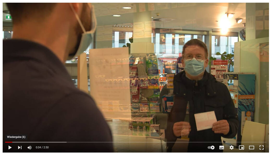 In einem Video illustriert die ABDA anhand eins Apothekenbesuchs, wie viel Aufwand das Lieferengpass-Management den Apothekerinnen und Apothekern tagtäglich abverlangt.  / Foto: Screenshot/PZ