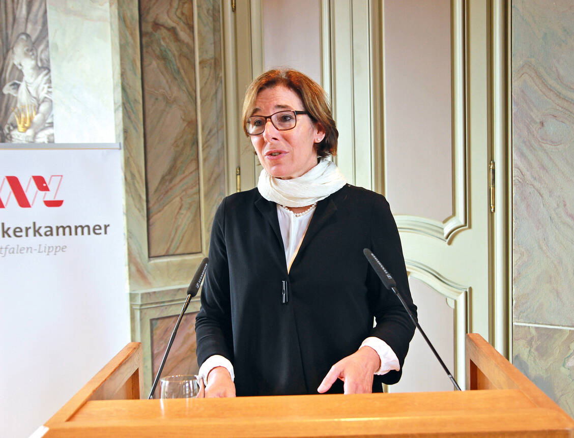 Das Rennen ist eröffnet: Gabriele Regina Overwiening, Präsidentin der Apothekerkammer Westfalen-Lippe,  will an die Spitze der ABDA. / Foto: AKWL