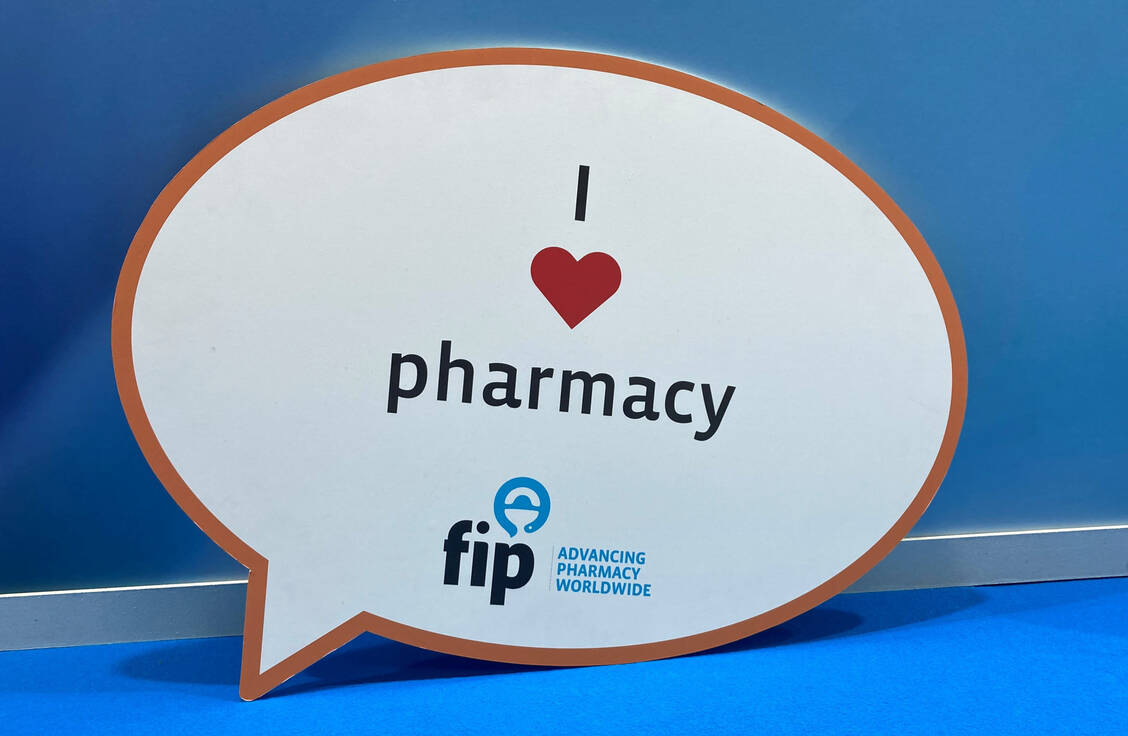 Der Berufsstand sollte über alle kulturellen Grenzen hinweg zusammenhalten und für ein gemeinsames Ziel kämpfen: Die Bedeutung der Apotheken für die weltweite Gesundheit. Darauf weist der Weltapothekerverband FIP hin. / Foto: PZ/Jennifer Evans