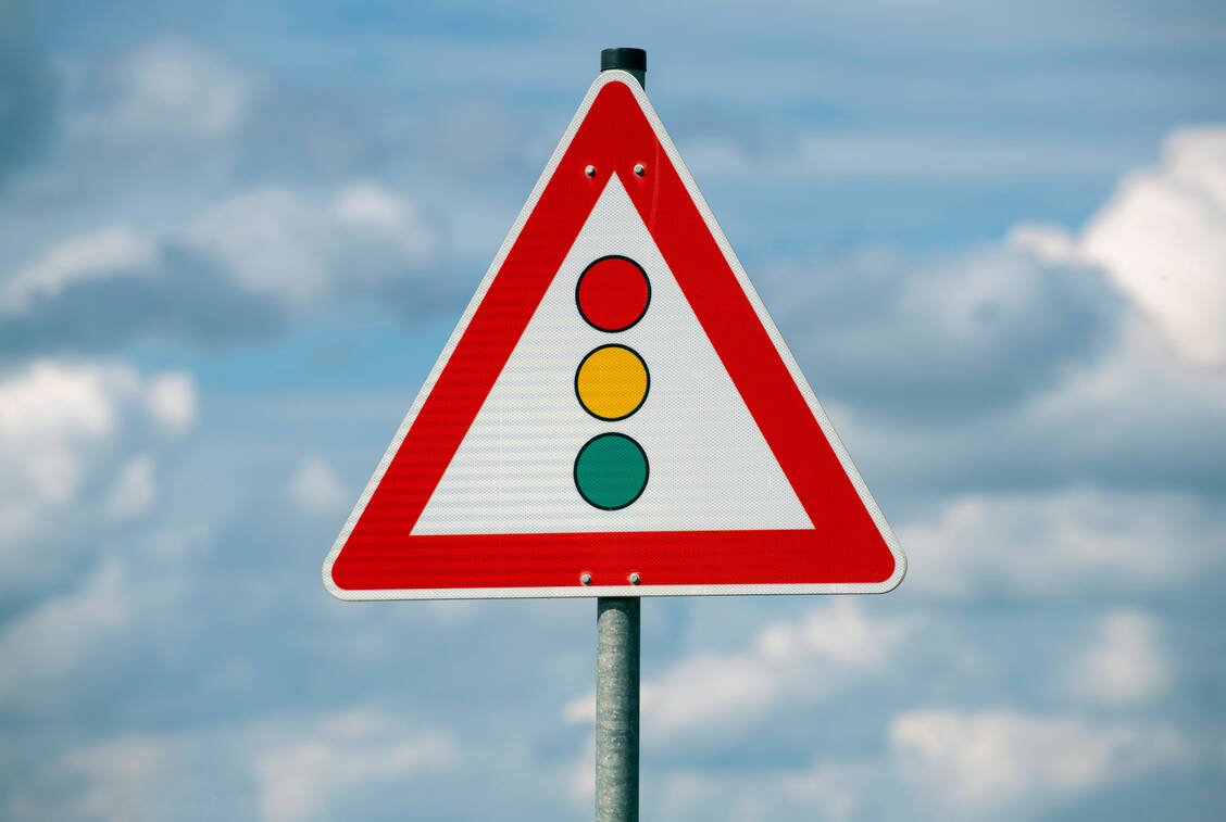 Die Fraktionen der Ampelkoalition denken darüber nach, die 3-Prozent-Marge zu deckeln und den Kassenabschlag noch weiter zu erhöhen, um die Importförderklausel abzuschaffen. Auch die Nullretaxationen sollen auf den Prüfstand. / Foto: IMAGO/Wolfgang Maria Weber