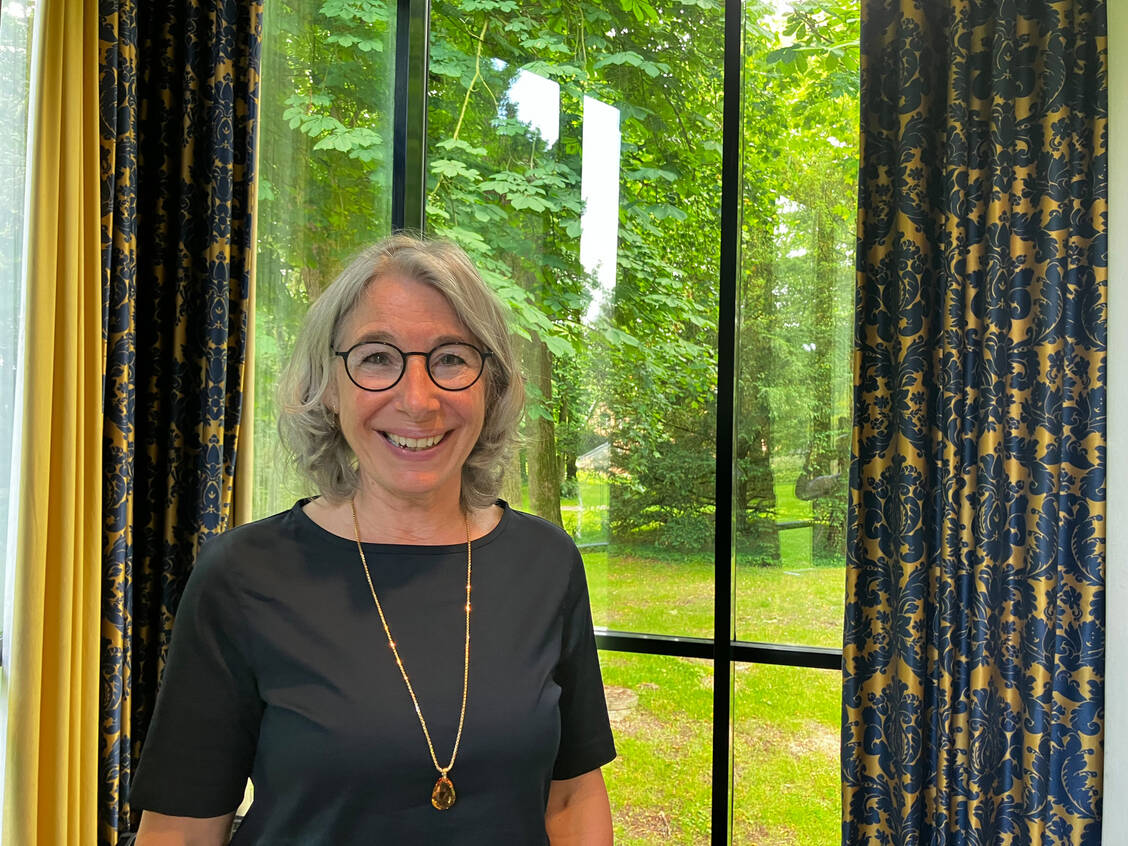 Die von Kammer- sowie ABDA-Präsidentin Gabriele Regina Overwiening angeführte Gemeinschaftsliste erzielte 57,23 Prozent der Stimmen gegenüber 55,25 Prozent im Jahr 2019. Damit stehen ihr 60 Sitze zu, 6 mehr als 2019. / Foto: PZ/Daniela Hüttemann
