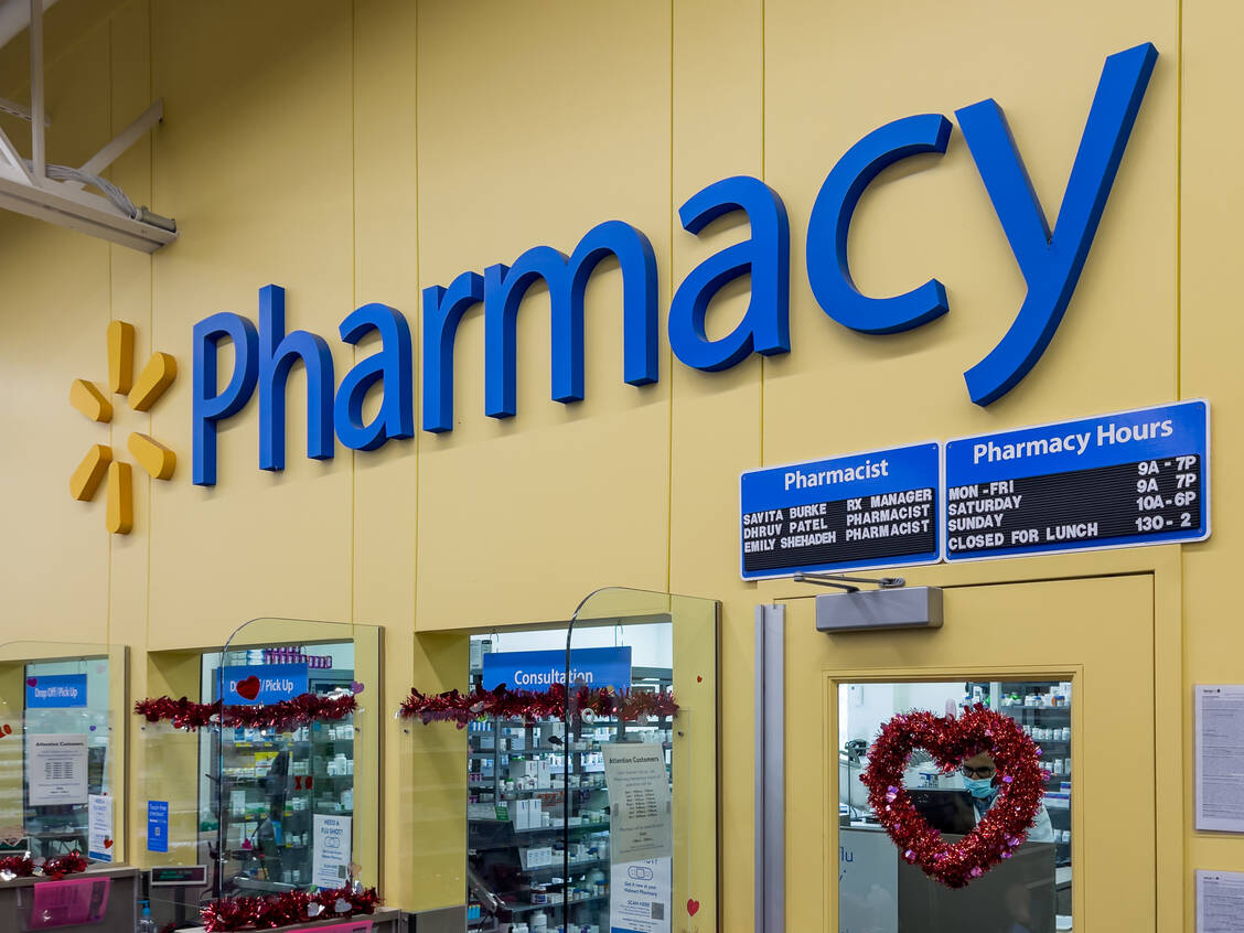 Der US-Einzelhandelskonzern Walmart drängt in den Markt der Arzneimittel-Versender. Die Kunden können sich Medikamente nach Hause liefern lassen. / © Adobe Stock/The Toidi