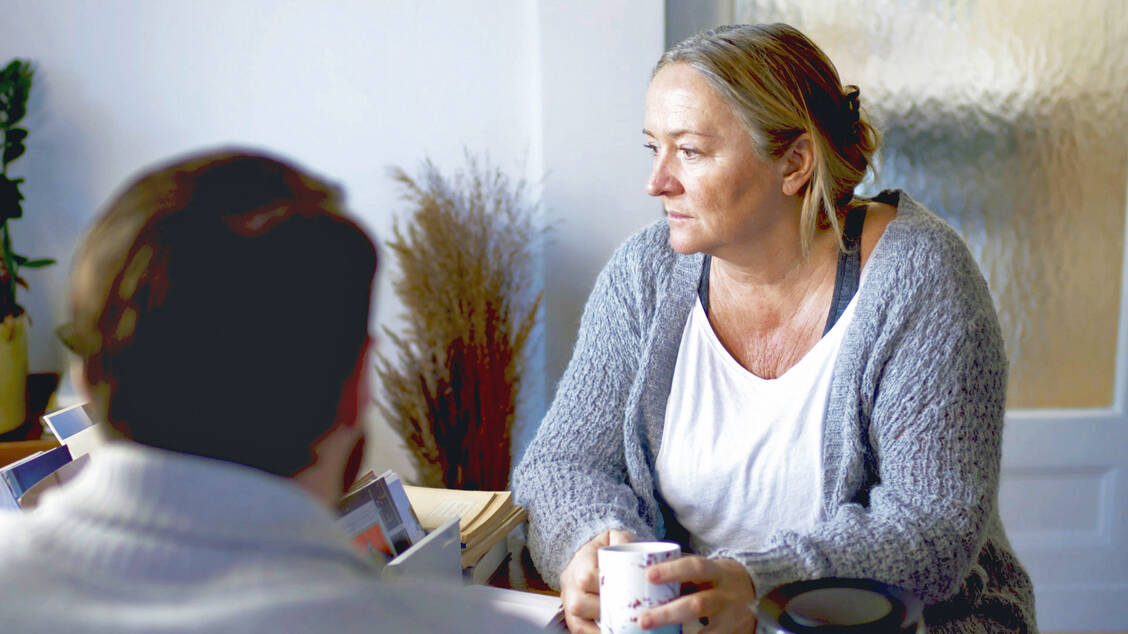 Eine Psychotherapie erzielt oft gute Erfolge bei einer Depression. Allerdings müssen Patienten oft lange auf einen Therapieplatz warten. / Foto: AOK