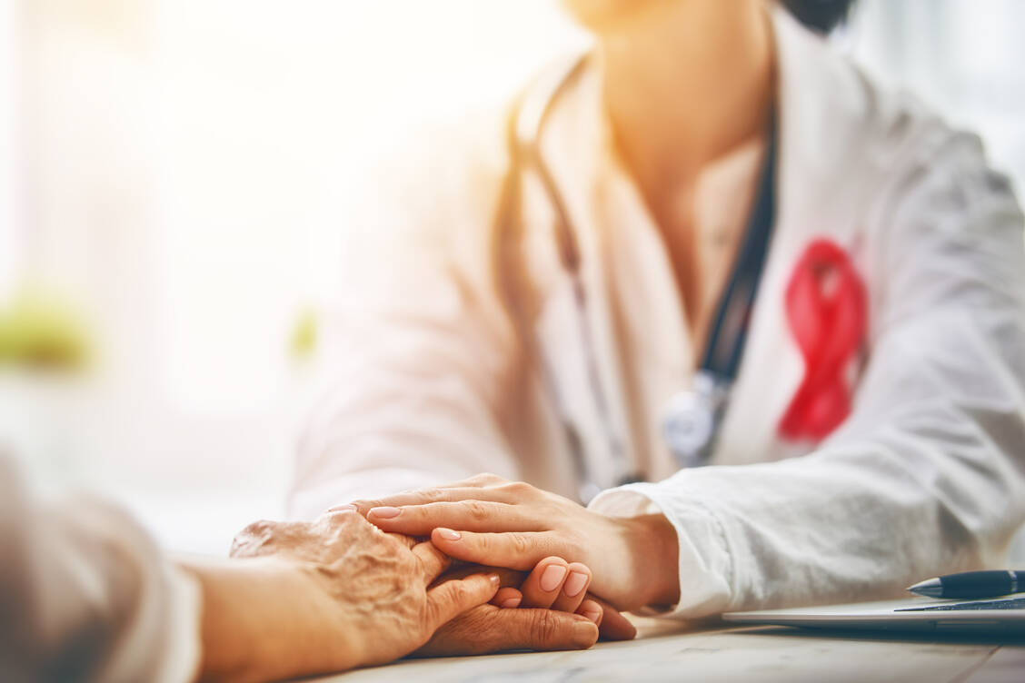 Aktuell stellen Ärzte ungefähr 69.000 Mal im Jahr die Diagnose Mammakarzinom bei einer Frau. / Foto: Adobe Stock/Konstantin Yuganov