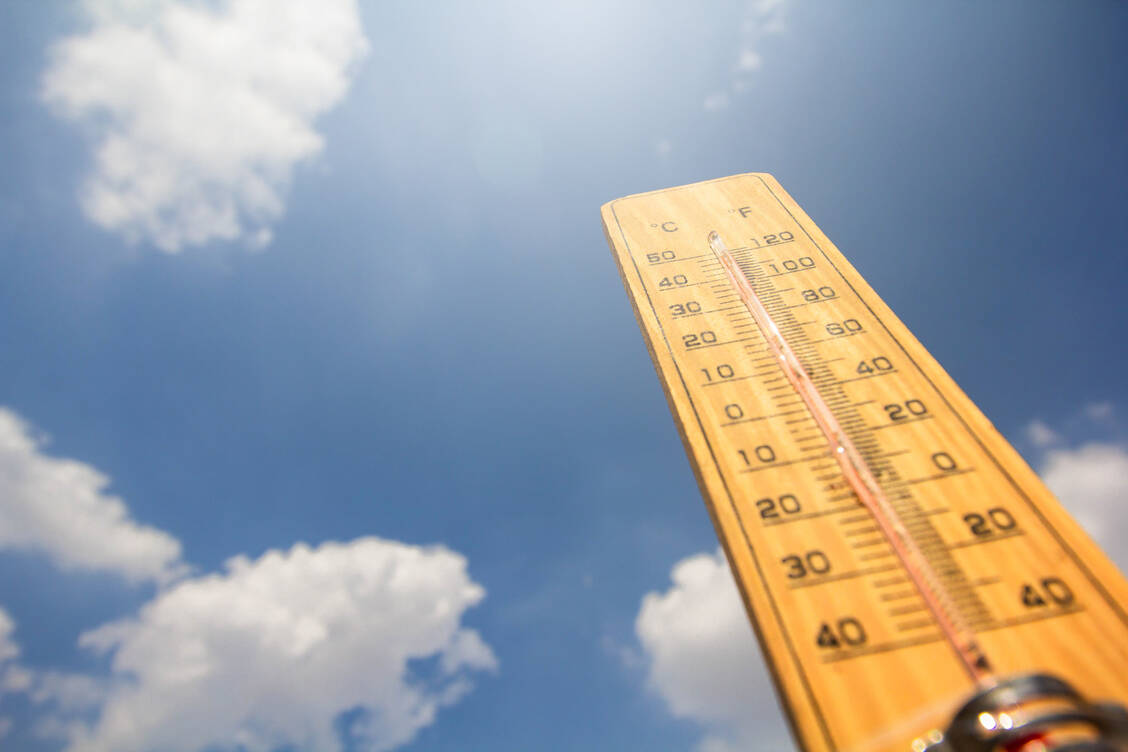 Nach Definition des Deutschen Wetterdienstes handelt es sich um Hitzetage, wenn die Temperaturen 30 Grad Celsius oder mehr erlangen. / Foto: Getty Images/Niwat Khongpraphat