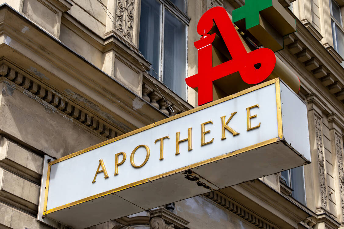Apothekerinnen und Apotheker in Österreich sind nach eigenen Angaben unzufrieden und überlastet. / © Adobe Stock/Alexander