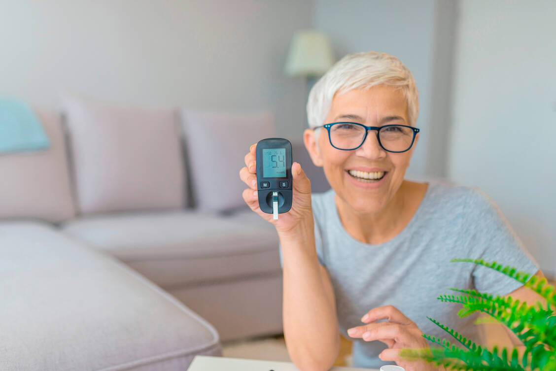 Diabetes-Patienten unter Gliflozin-Therapie sollten neben ihrem Blutzuckerspiegel auch die Ketonkörper im Blick behalten. / Foto: Shutterstock/Dragana Gordic/Hermes