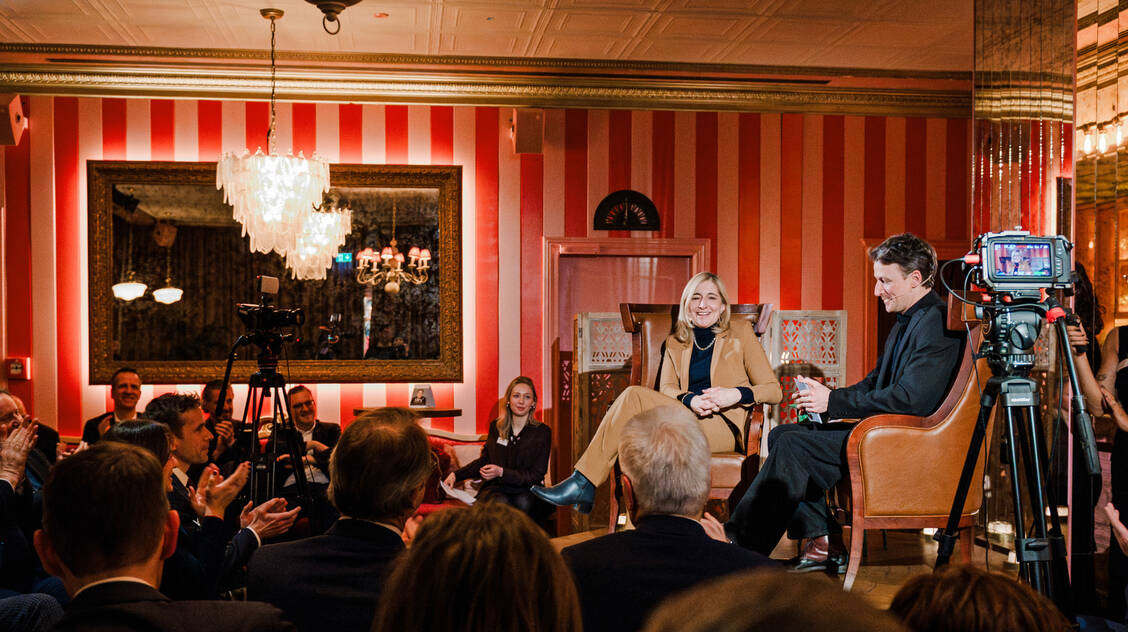 Bei der Premiere des PZ-Livetalks »Alex’  Doppelte Dosis« ging es um die Apothekenreform, aber nicht nur. / © Sandra Schneider, Spreekind-Fotografie