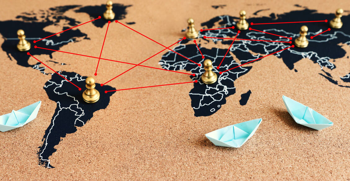 Instabiles Netz: Nicht nur der US-Pharmamarkt ist auf Indien, China und Co. angewiesen, auch Europa machen Arzneimittel-Engpässe aufgrund von Abhängigkeiten seit Jahren zu schaffen.  / Foto: Adobe Stock/tomertu