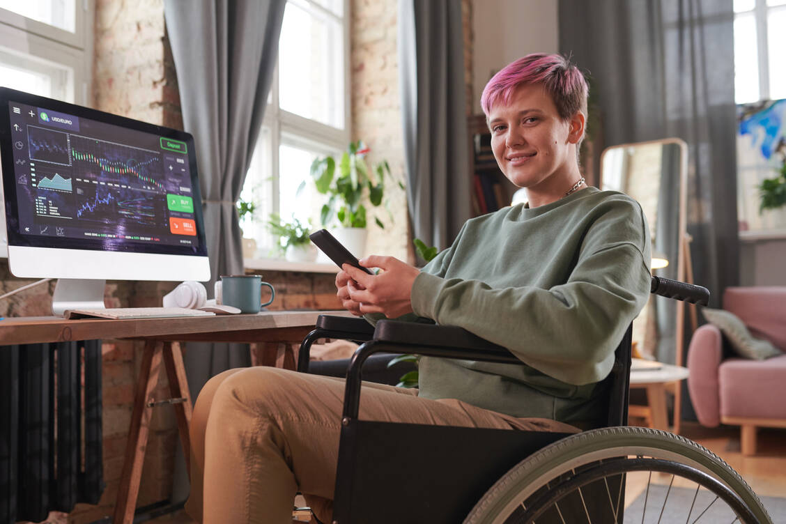 Die MS wird auch Krankheit der 1000 Gesichter genannt, weil sie so unterschiedlich ausgeprägt sein kann. Verschiedene Apps wollen helfen, Symptome zu tracken und mögliche Verbesserungen zu erzielen. / Foto: Adobe Stock/AnnaStills