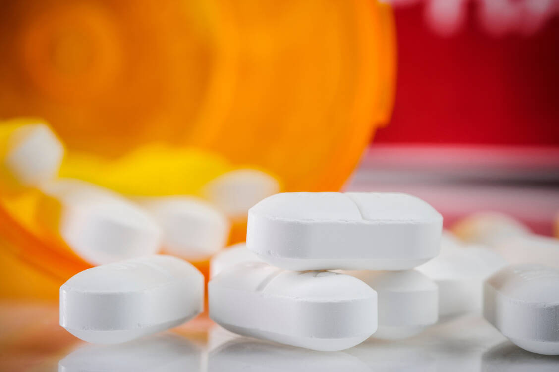 Neu synthetisierte Substanzen, die als Agonisten am α<sub>2a</sub>-Rezeptor wirken, haben eine ähnliche schmerzlindernde Wirkung wie Opioid-Analgetika, erzeugen jedoch keine Nebenwirkungen wie Atemdepression. Sie wären oral bioverfügbar. / Foto: Adobe Stock/ goodmanphoto