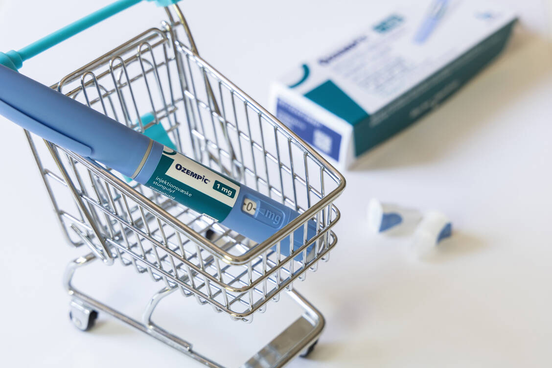 Ozempic außerhalb einer Apotheke zu beziehen, birgt für Anwender erhebliche Gesundheitsrisiken. Im Ausland ist es bereits nachweislich zu Krankenhauseinweisungen aufgrund gefälschter Pens gekommen.  / Foto: Adobe Stock/Natalia