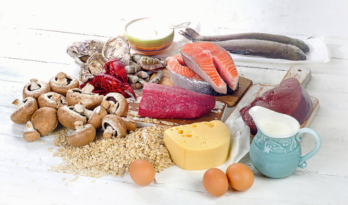Vitamin B<sub>12</sub> steckt in Fleisch, Fisch und Meeresfrüchten, in geringeren Mengen auch in Milch, Milchprodukten und Eiern. / Foto: Shutterstock/bitt24
