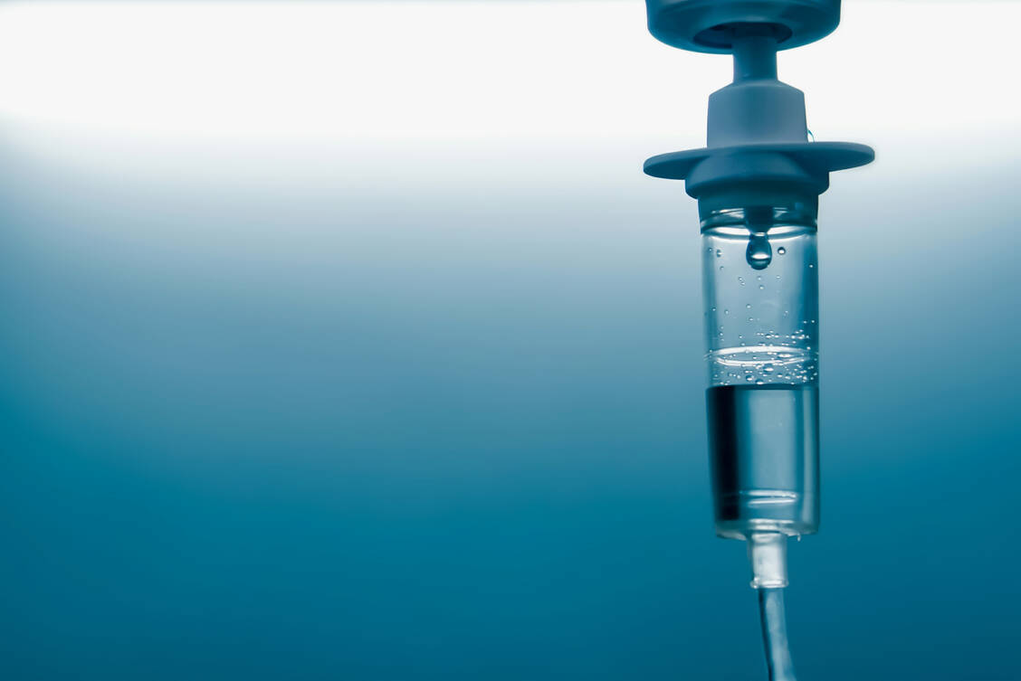 Durch intravenöse Applikation lassen sich höhere Plasmaspiegel als durch orale Gabe erzielen. / Foto: Adobe Stock/doucefleur