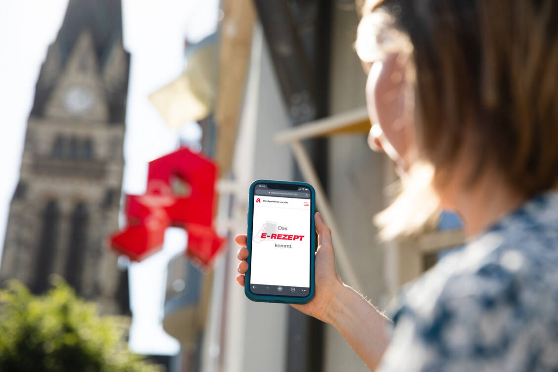 Mit dem Gesundheits-Digitalagentur-Gesetz (GDAG) will die Bundesregierung die digitale Transformation des Gesundheitswesens vorantreiben. Bei einer Anhörung im Gesundheitsausschuss gab es viel Kritik am Gesetzentwurf. / © ABDA