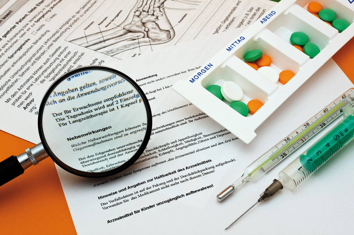 Medikationsfehler vermeiden: Patienten müssen komplexe Informationen über Indikation, Nebenwirkungen, Kontraindikationen, Dosierung oder Teilbarkeit von Tabletten verstehen, sich daran erinnern und dann alles umsetzen.  / Foto: Fotolia