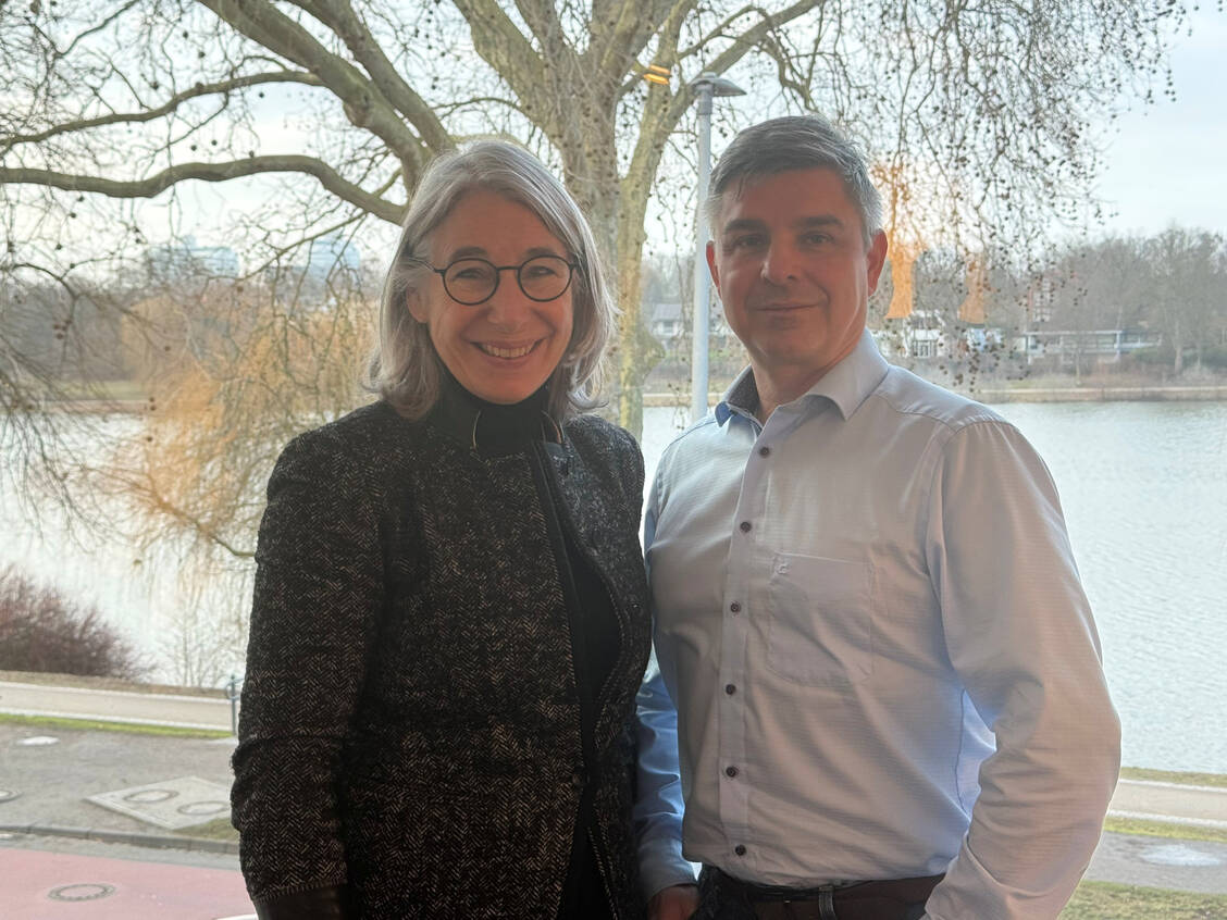 Im Apothekerhaus in Münster tauschten sich AKWL-Präsidentin Gabriele von Elsenau Overwiening und Adexa-Präsident Andreas May über das Apothekenreformgesetz sowie Maßnahmen zur Stärkung des PTA-Berufs aus. / © AKWL