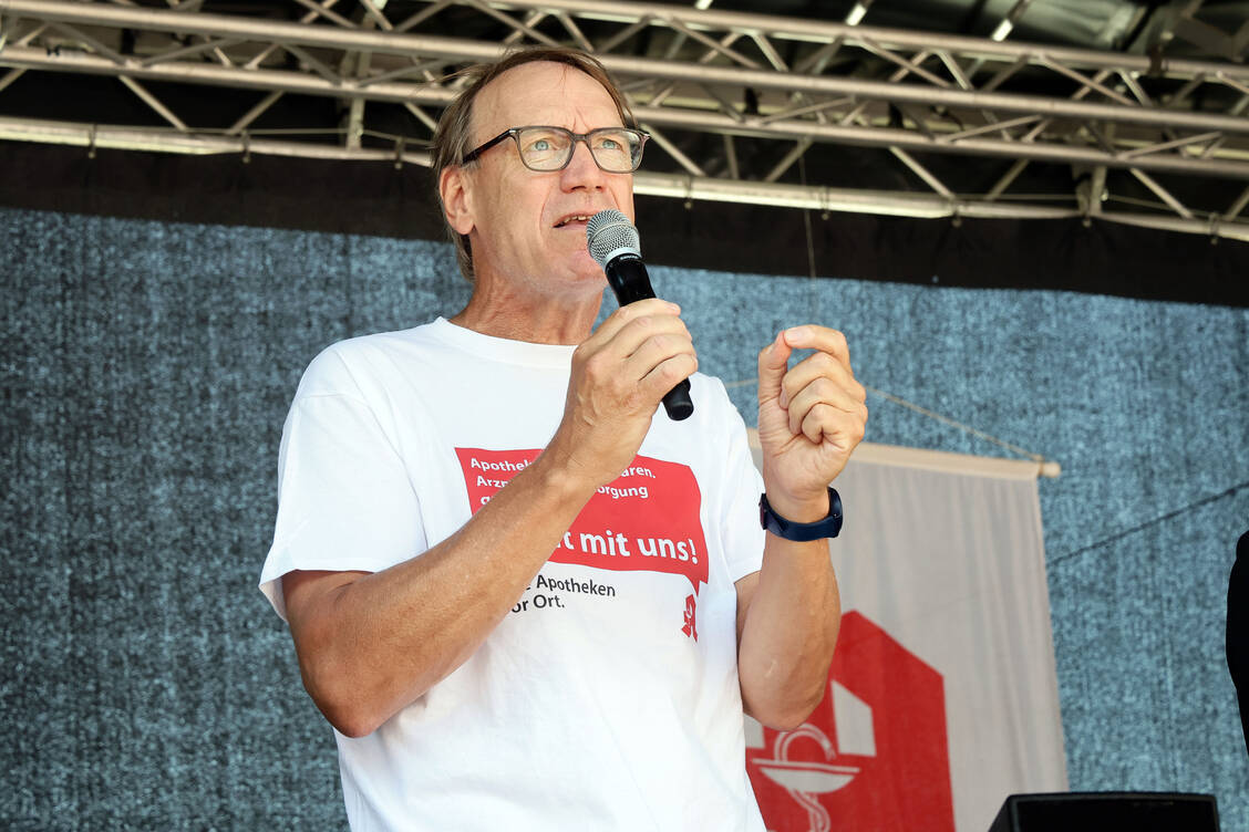 AVNR-Chef Thomas Preis ruft zur Teilnahme auf: Zur Kundgebung in Düsseldorf am 23. März bietet der AVNR seinen Mitgliedern erneut Bustransfers aus mehreren Städten an. / © AVNR/Alois Müller