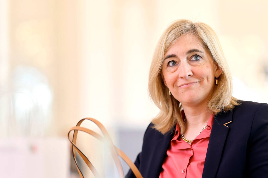 Bundesgesundheitsministerin Nina Warken (CDU) bekommt Post vom Gesamtvorstand der ABDA. / © Imago/Panama Pictures