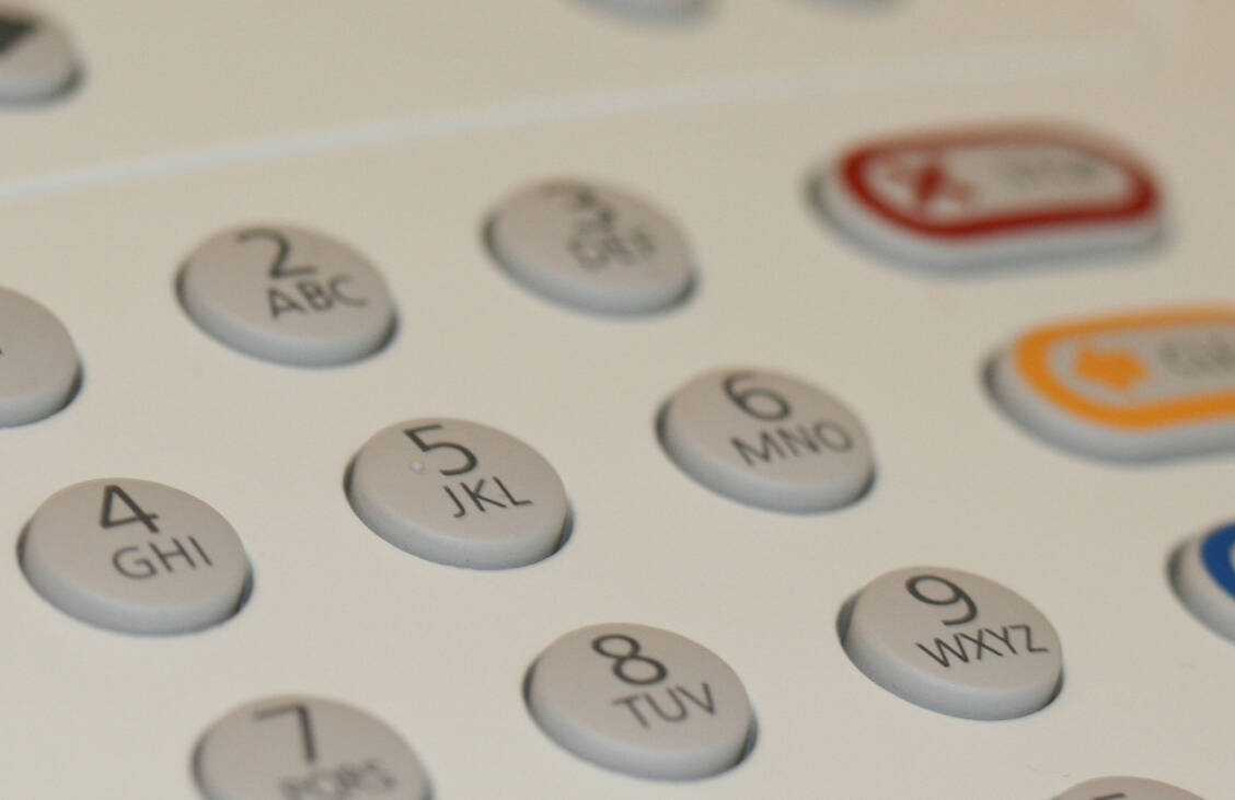 Die neue EGK kann beim Stecken ins Kartenterminal die Praxissoftware der Ärzte außer Gefecht setzen. Grund ist elektrostatische Aufladung. / Foto: Worldline Healthcare