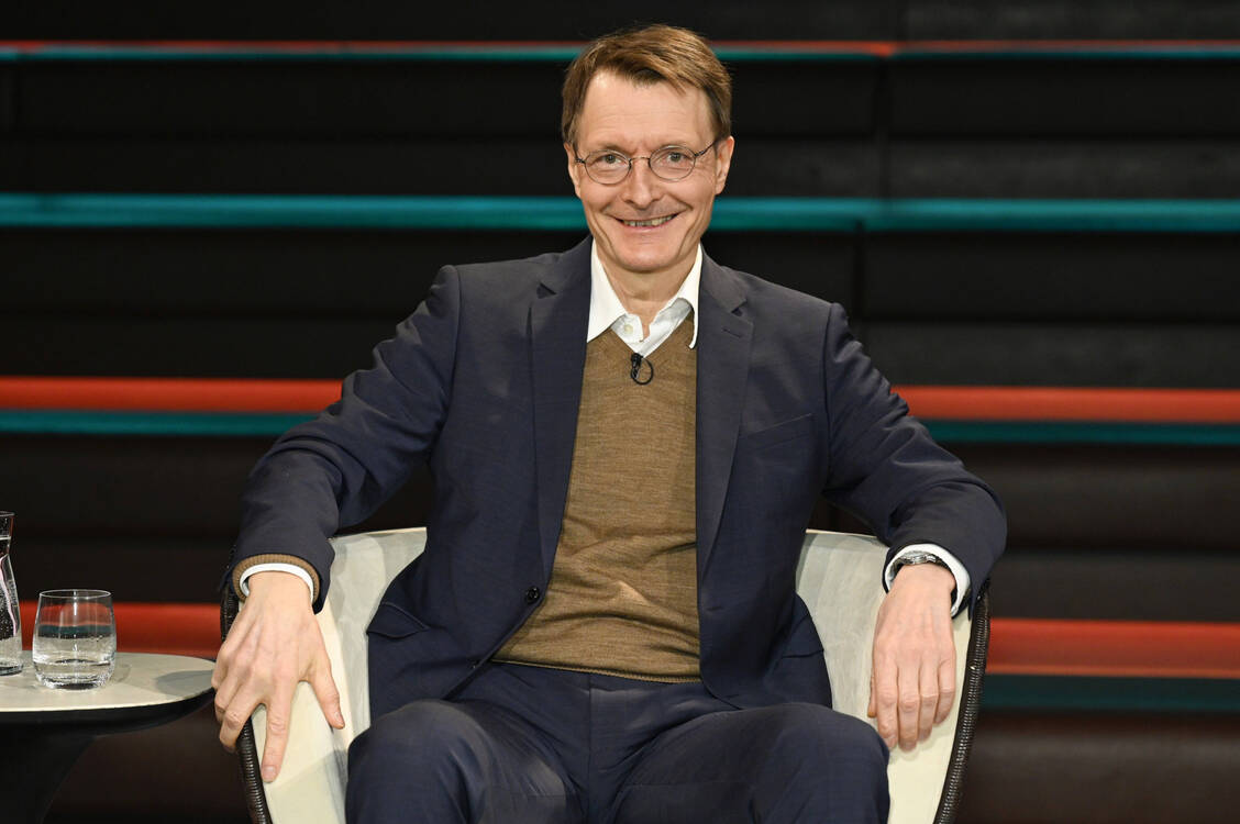 Vollkommen legal: Karl Lauterbach zu Gast in einer Talkshow / Foto: imago images/teutopress