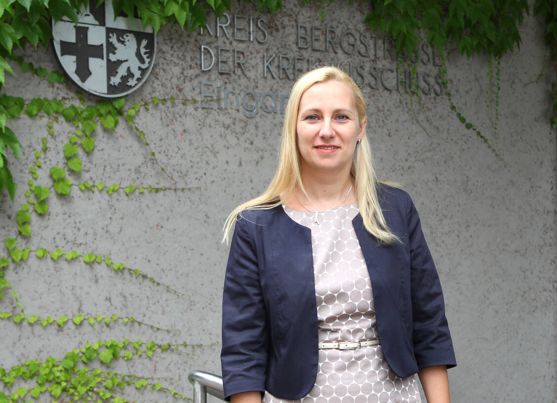 Hessens Gesundheitsministerin Diana Stolz hat anlässlich des »Tags der Apotheke« auf die Bedeutung der Apotheken hingewiesen. / © Kreis Bergstraße