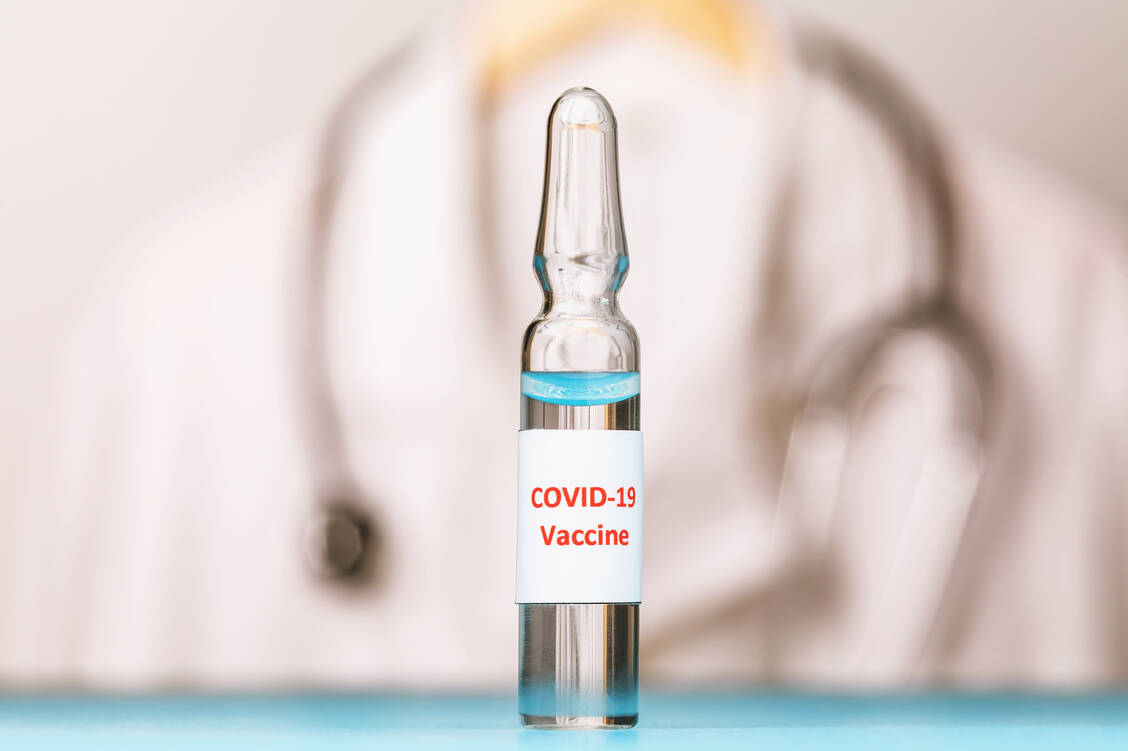 Mit der Veröffentlichung der ersten Daten zu der mRNA-Vakzine von BioNTech und Pfizer ist man einem fertigen Covid-19-Impfstoff möglicherweise etwas nähergekommen. / Foto: Getty Images/SergeyChayko