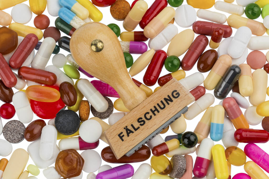 Im legalen Arzneimittelvertrieb sind Krebsmittel beliebt bei Fälschern, im illegalen Handel vor allem Potenzmittel. / Foto: Fotolia/Erwin Wodicka