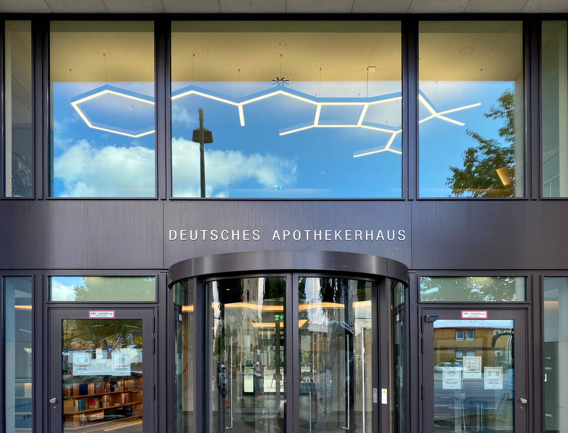 Der ABDA-Haushalt für das kommende Jahr sieht eine Erhöhung der Beiträge der Mitgliedsorganisationen um durchschnittlich 8,65 Prozent vor. Der Vorstand der Apothekerkammer Berlin möchte aber nicht so viel mehr in die Heidestraße überweisen. / Foto: PZ/Türschmann