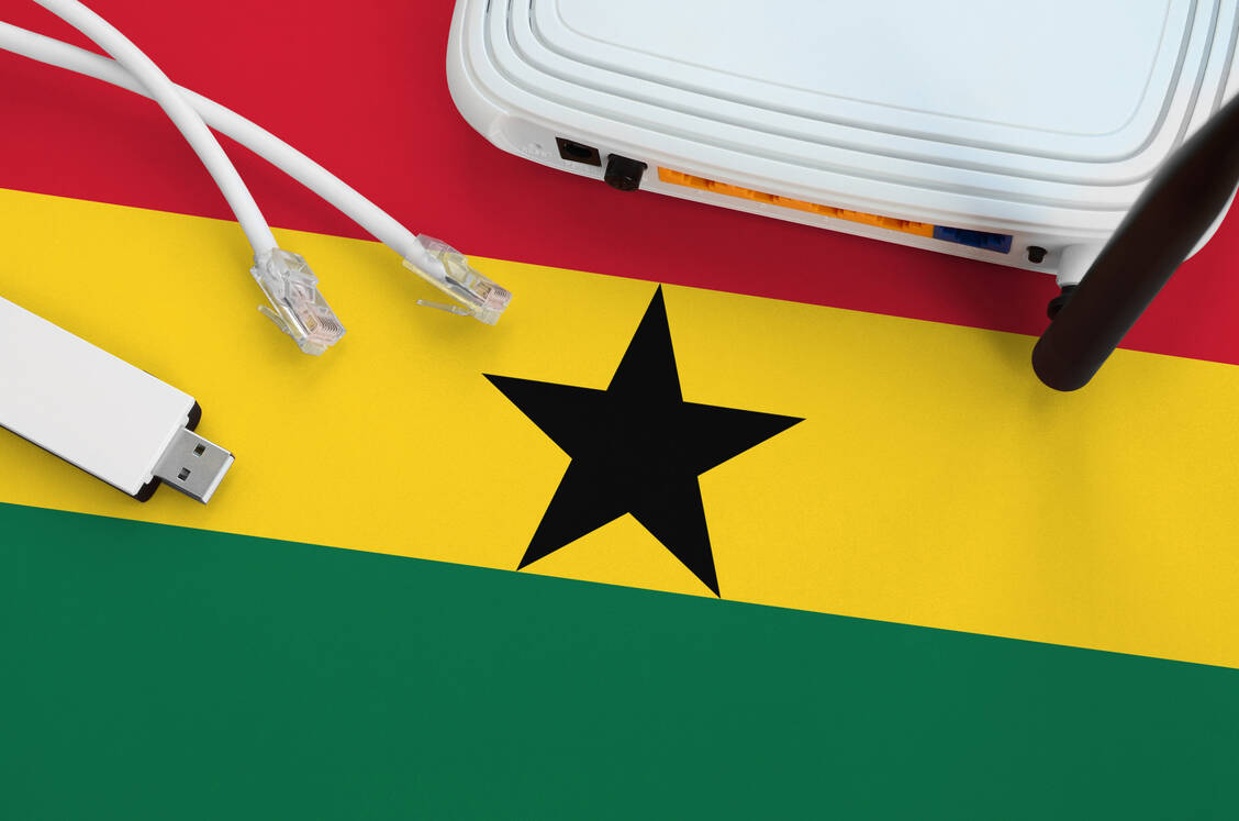 Via Internet und Smartphone soll es den Menschen in Ghana nun möglich sein, über eine neue E-Plattform sicher Arzneimittel zu erhalten.  / Foto: Adobe Stock/mehaniq41