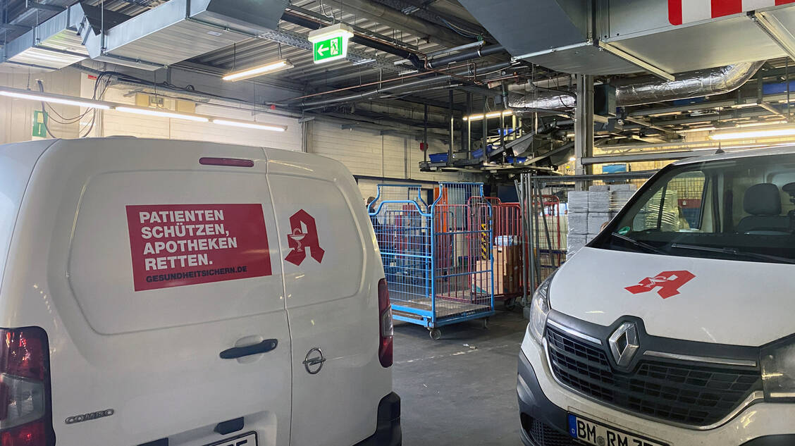 Die Apothekengenossenschaft Noweda bedruckt Lieferfahrzeuge mit dem Slogan der aktuellen ABDA-Kampagne. / Foto: Noweda