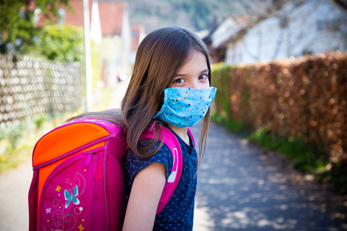 Die Rolle von Kindern bei der Verbreitung des Coronavirus spielt eine entscheidende Rolle bei der Wiedereröffnung von Kitas und Grundschulen. / Foto: Getty Images/Westend61