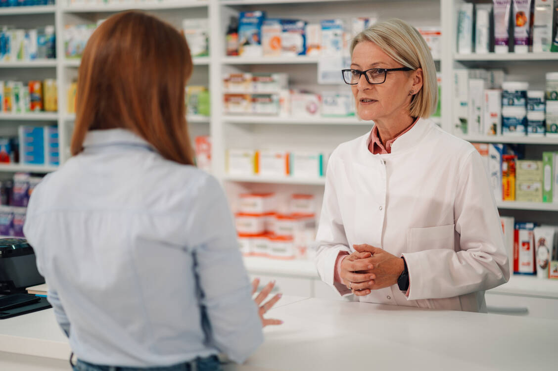 Bisher wird in Apotheken nur selten nach der ePA gefragt.  / © Getty Images/zamrznutitonovi