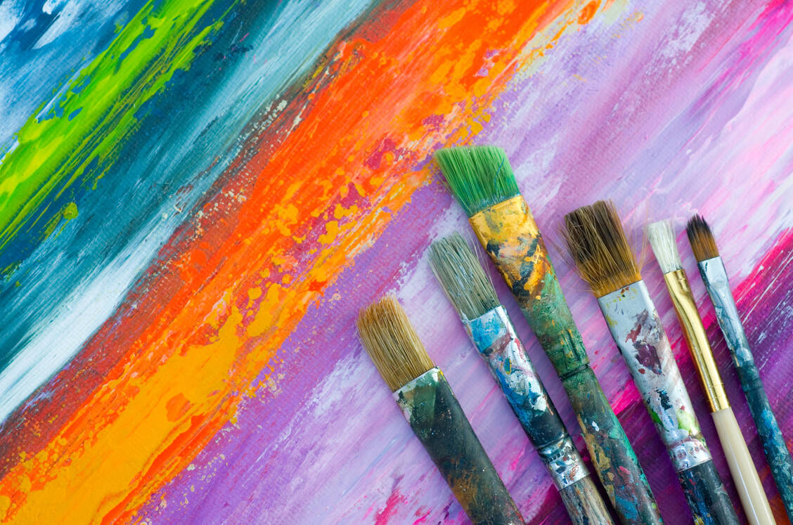 Schöpferkraft zahlt sich aus: Wer sich kreativ betätigt, verändert sein Schmerzempfinden. Das bringt neue Impulse für Schmerztherapien. / © Shutterstock/RSTPIERR