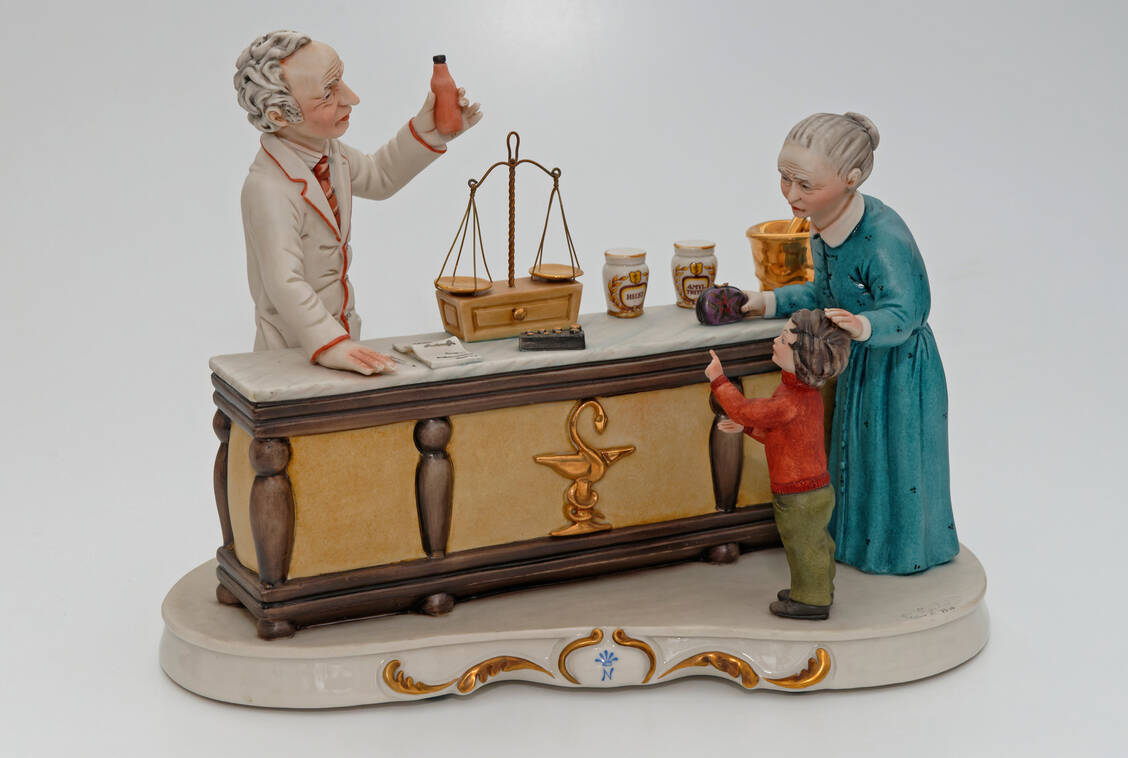 Aus der Sammlung von Jens A. Münch: Die Mini-Apotheke für die Vitrine im Wohnzimmer.  / Foto: Guidolin, R./Jens-A. Münch