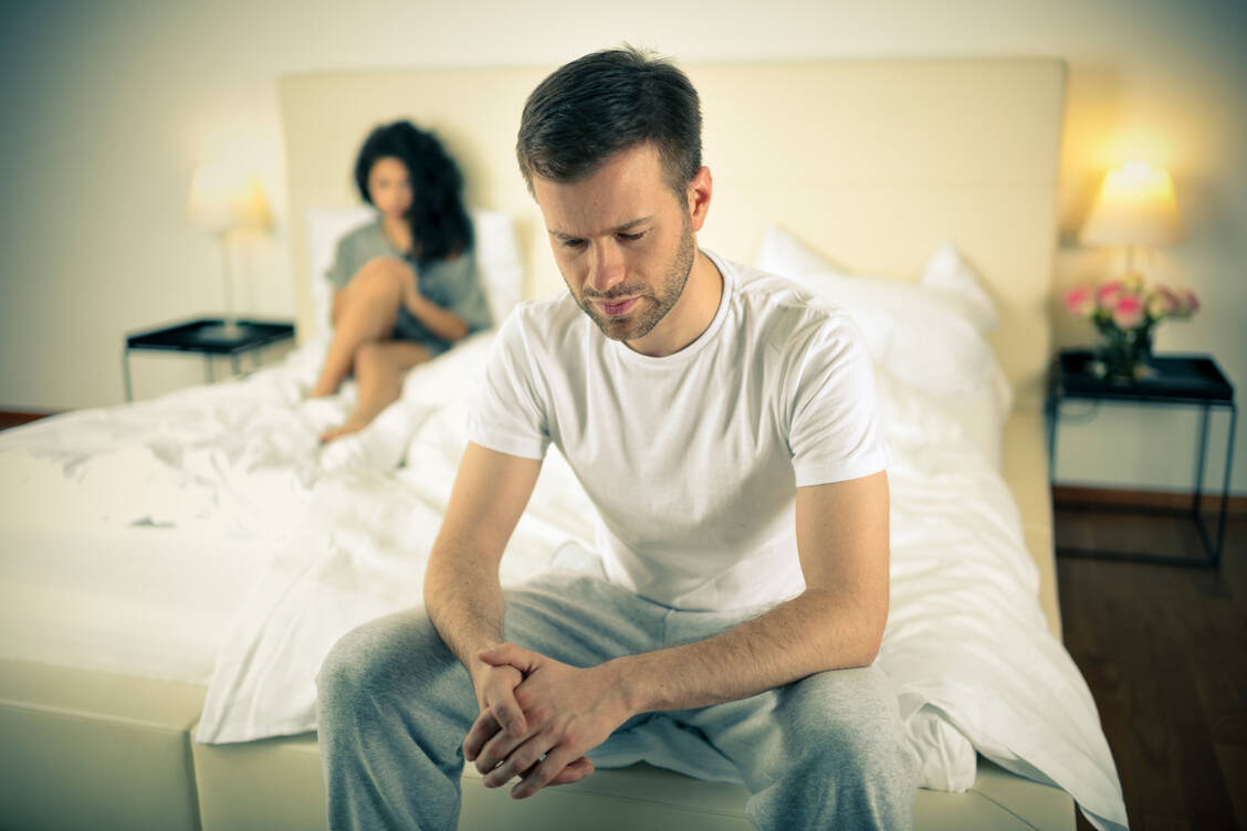 80 bis 90 Prozent der Erektionsstörungen haben körperliche Ursachen wie Gefäß- und Nervenerkrankungen, daher sollte nicht nur das Symptom behandelt werden, ohne eine sorgfältige ärztliche Diagnose gestellt werden. / Foto: Getty Images/southerlycourse